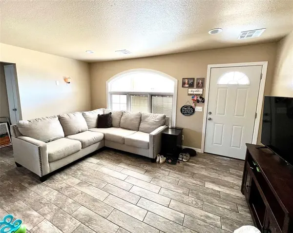 510 N Lorenz ST #1, Hooker, OK 73945