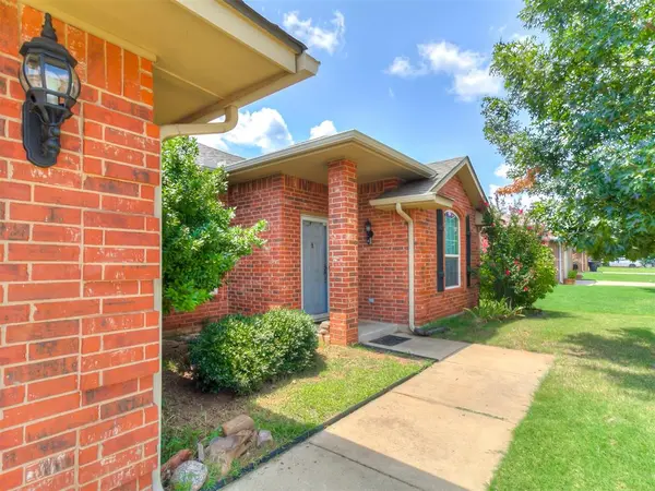 4109 Green Apple DR, Moore, OK 73160