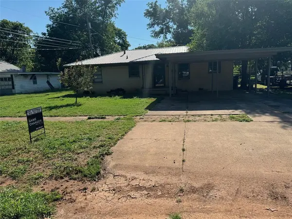 404 SW 6th, Lindsay, OK 73052