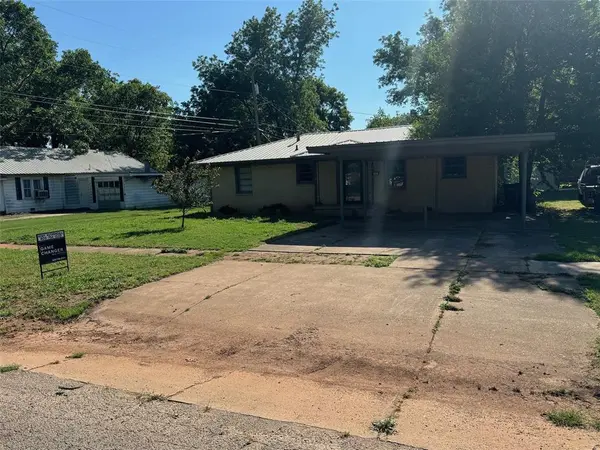 404 SW 6th, Lindsay, OK 73052