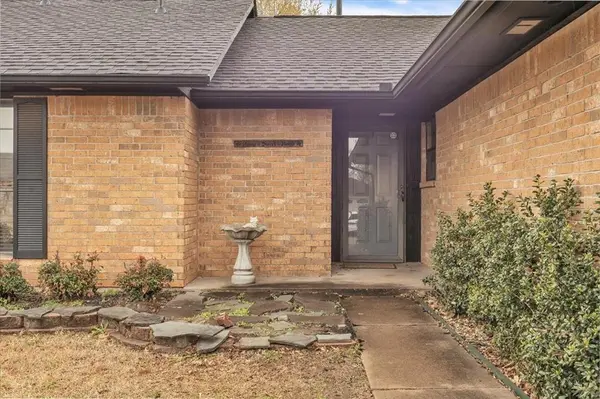 2700 Greenfield DR, Edmond, OK 73012