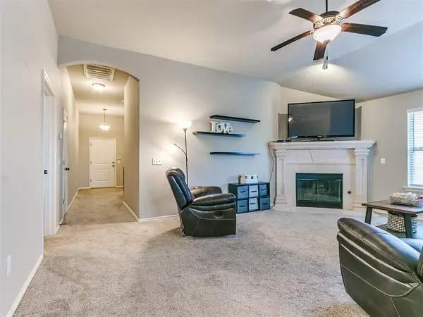 617 SW 44th ST, Moore, OK 73160