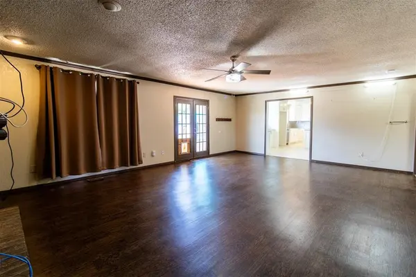 11600 SW 4th ST, Yukon, OK 73099