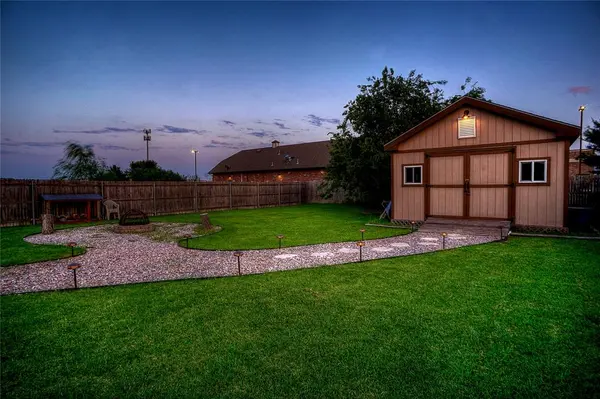 1020 SW 16th ST, Moore, OK 73160