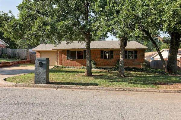 3204 E Noble DR, Edmond, OK 73034