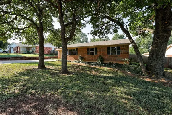 3204 E Noble DR, Edmond, OK 73034