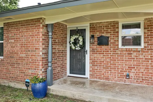 648 NW 17th ST, Moore, OK 73160