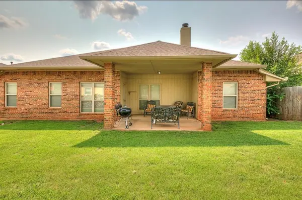 1712 Meadow Run DR, Moore, OK 73160