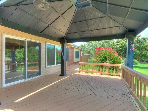 2600 Indian Springs DR, Harrah, OK 73045