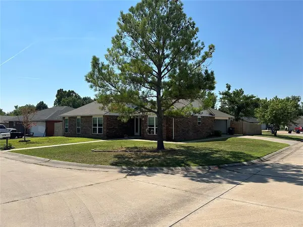 1021 Aspen DR, Shawnee, OK 74804