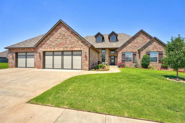 10825 NW 34th CIR, Yukon, OK 73099