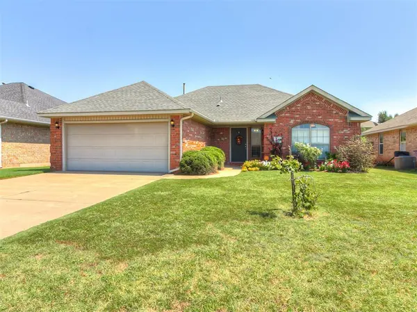 416 S Castle Ridge LN, Mustang, OK 73064