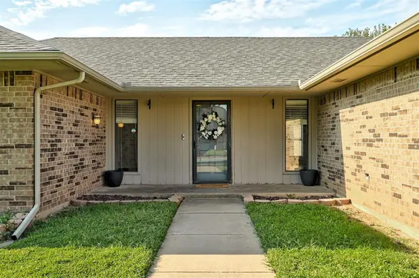 10116 Dover DR, Yukon, OK 73099