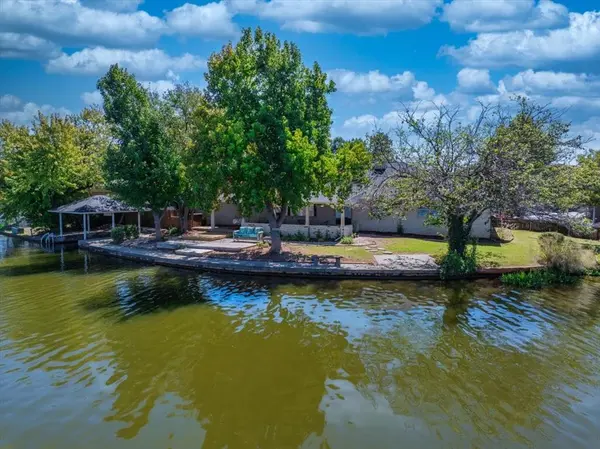 10721 Eastlake CIR, Oklahoma City, OK 73162