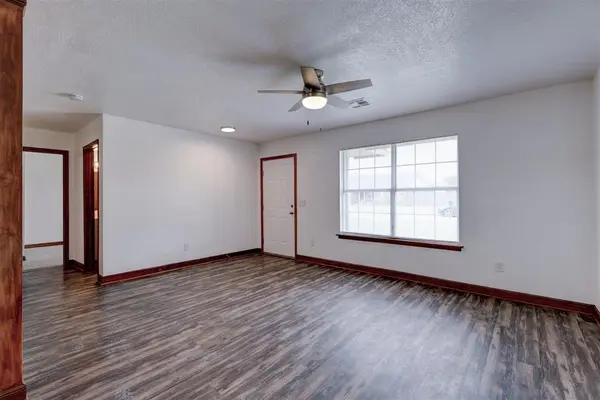 1020 NW 18th ST, Moore, OK 73160