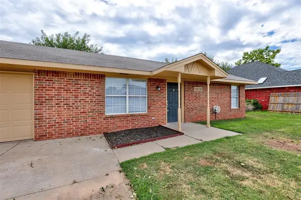 1020 NW 18th ST, Moore, OK 73160