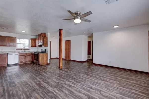1020 NW 18th ST, Moore, OK 73160