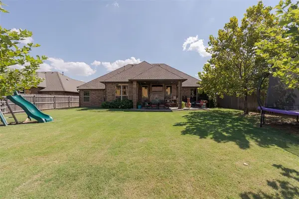 12609 NW 7th ST, Yukon, OK 73099