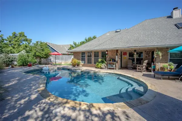 2400 Woodhollow TRL, Edmond, OK 73012