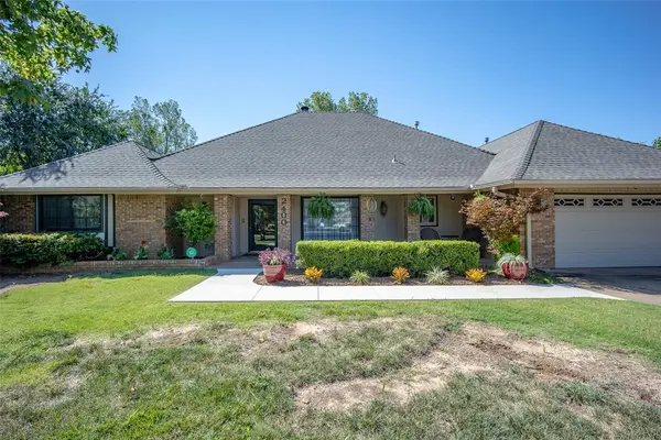 2400 Woodhollow TRL, Edmond, OK 73012