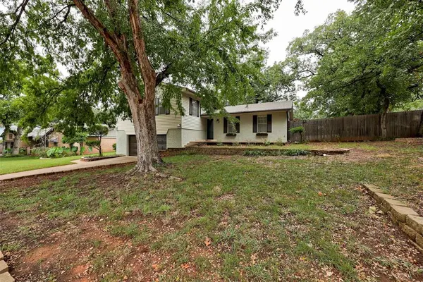 1221 Briarwood DR, Edmond, OK 73034