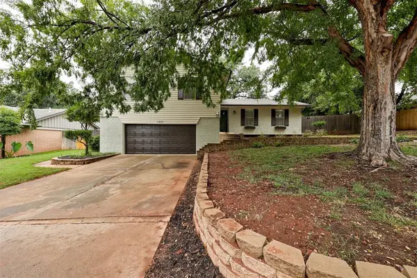 1221 Briarwood DR, Edmond, OK 73034
