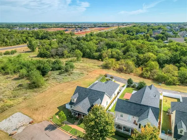 3401 Chardonnay LN, Norman, OK 73071