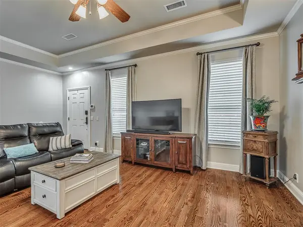 3401 Chardonnay LN, Norman, OK 73071