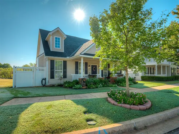 3401 Chardonnay LN, Norman, OK 73071
