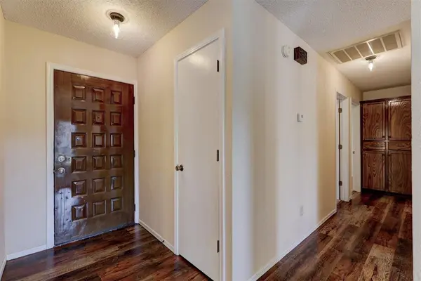 528 Beagle CIR, Edmond, OK 73003