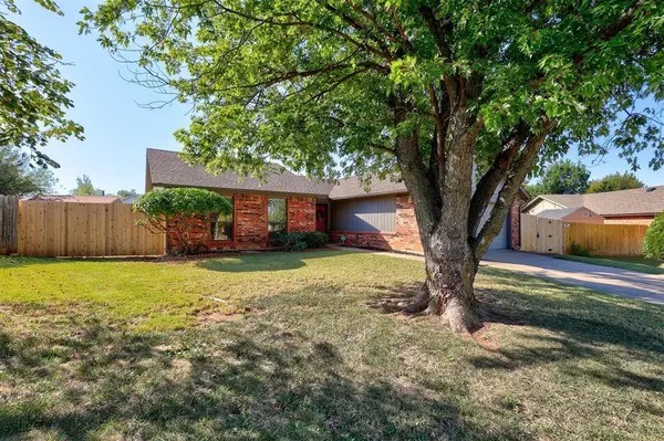 528 Beagle CIR, Edmond, OK 73003