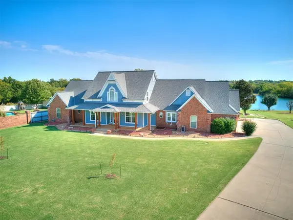 1404 Lost Creek DR, Moore, OK 73160