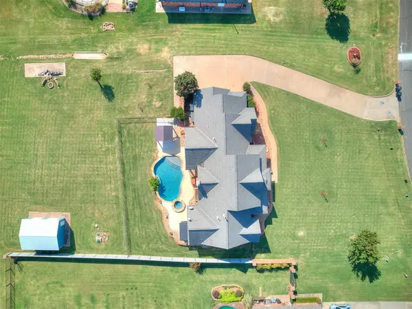 1404 Lost Creek DR, Moore, OK 73160