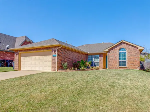 2205 SE 8th ST, Moore, OK 73160