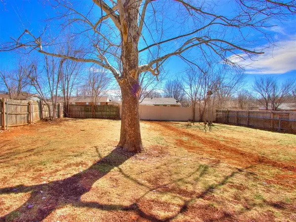 504 Meadowlake DR, Noble, OK 73068