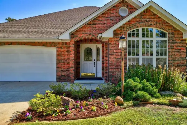 641 Lakeside DR, Noble, OK 73068