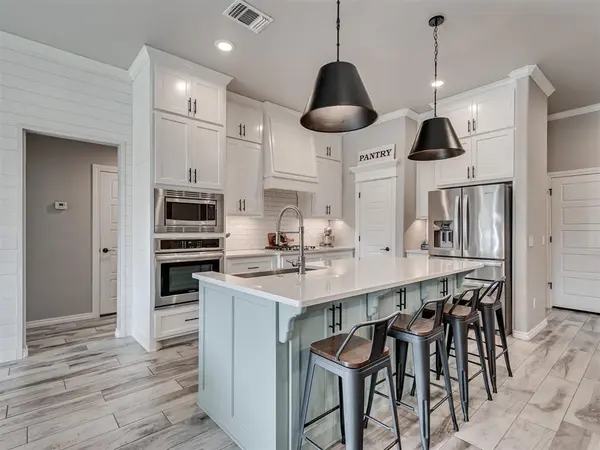 8112 NW 161st TER, Edmond, OK 73013