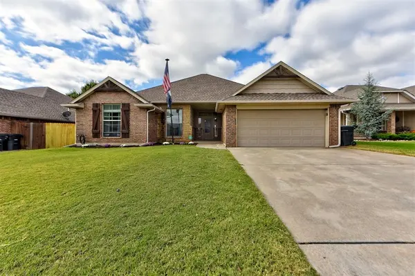 801 S Bouziden DR, Moore, OK 73160