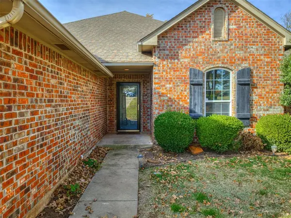 8723 Hawkeye PASS, Edmond, OK 73034