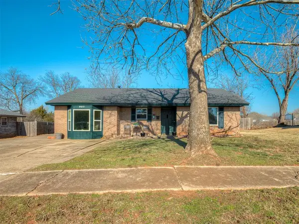 927 Woodlake DR, Norman, OK 73071