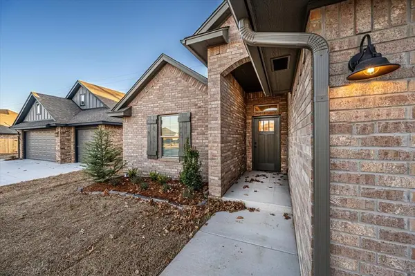 708 Black Mesa CT, Yukon, OK 73099