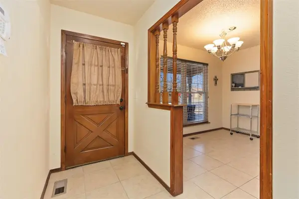 8136 NW 32nd ST, Bethany, OK 73008