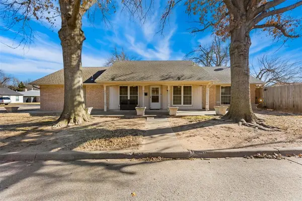 8136 NW 32nd ST, Bethany, OK 73008