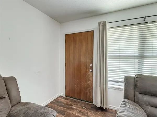 113 Oakside DR, Moore, OK 73160