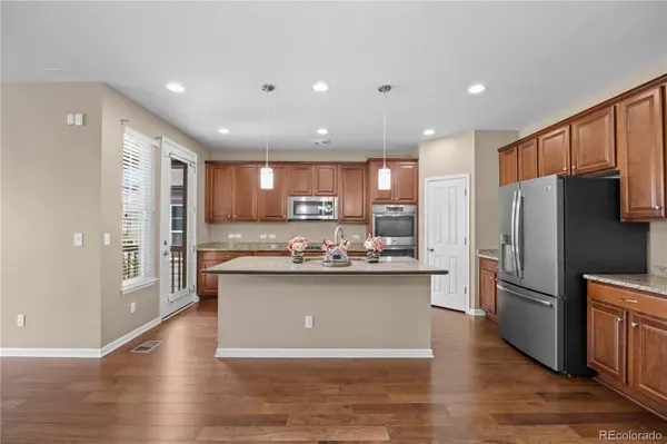 4961 S Versailles CIR, Aurora, CO 80015