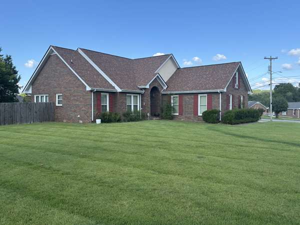 1985 Waywick Dr, Clarksville, TN 37043