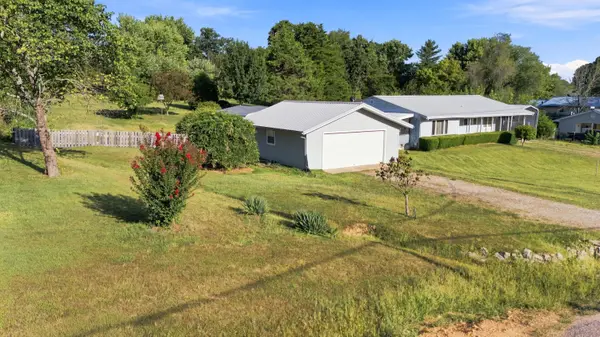 606 N Pine ST, Willow Springs, MO 65793