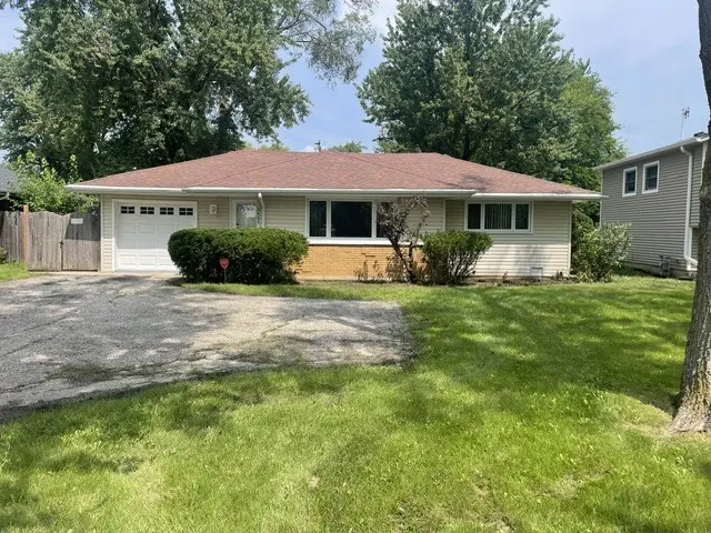 2402 E Grand AVE, Lindenhurst, IL 60046