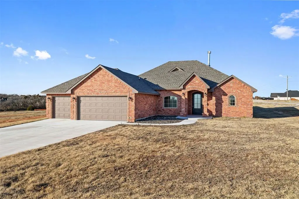 2438 Canyon Cir, Blanchard, OK 73010