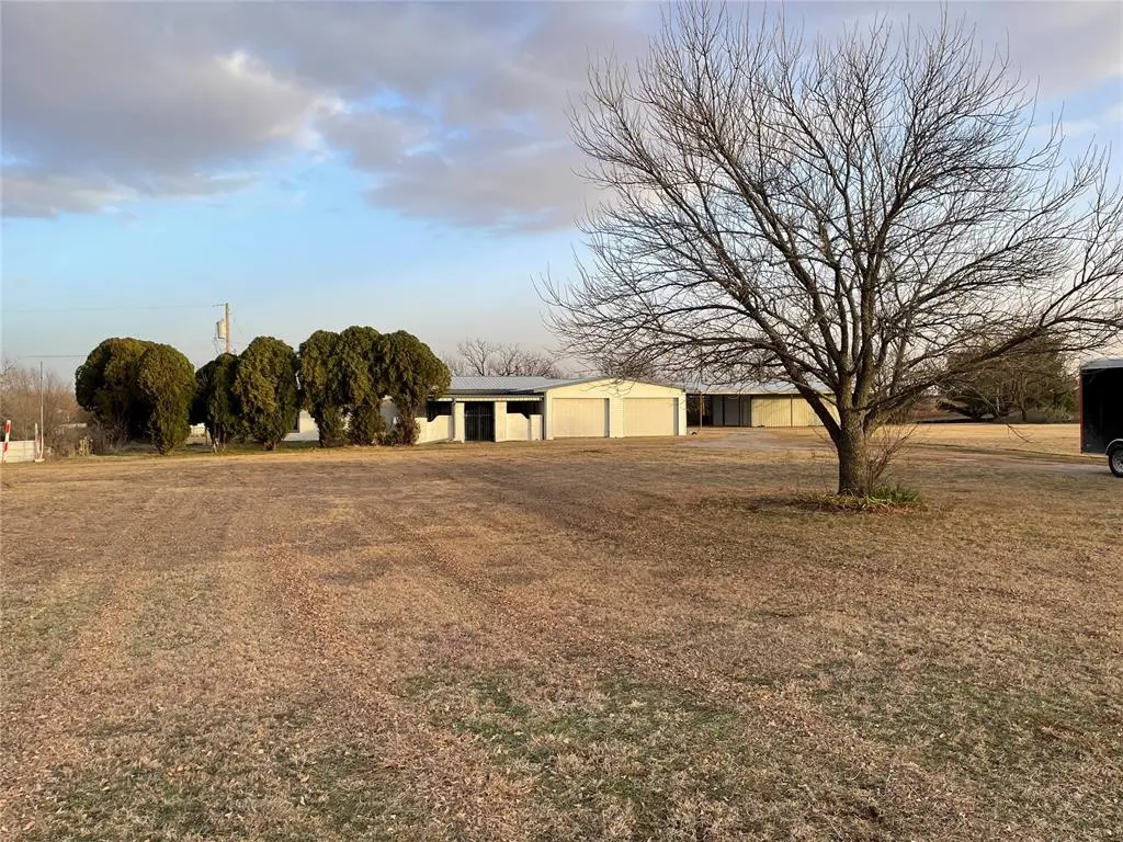 68 Caudle LN, Indiahoma, OK 73552